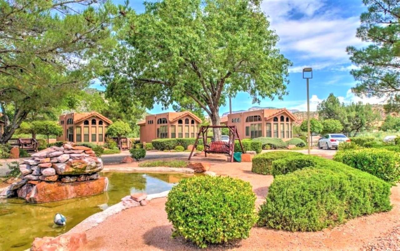 Sedona Pines Resort Exteriör bild Fountains at the Village at Mountain Shadows