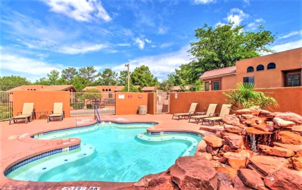 Sedona Pines Resort Exteriör bild Outdoor pool at the Inn at Eagle Mountain