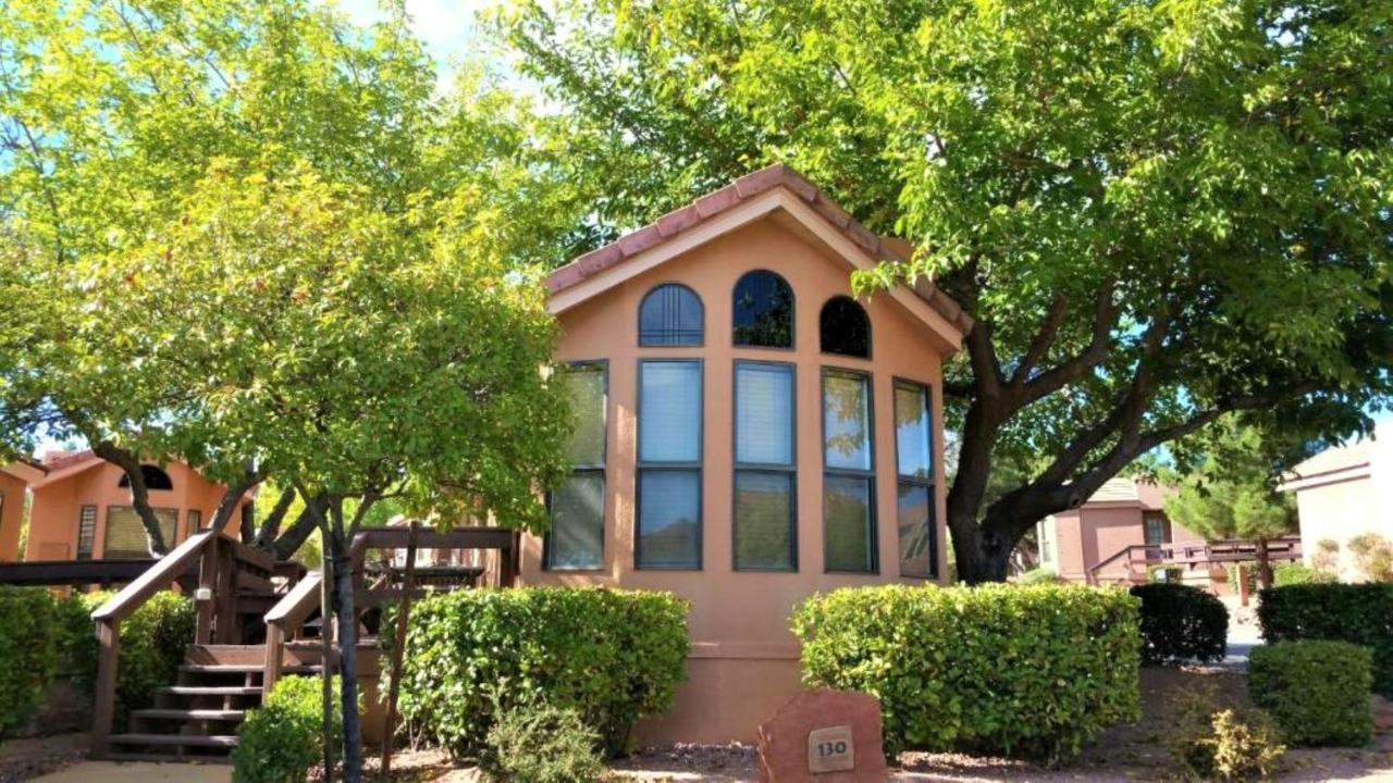 Sedona Pines Resort Exteriör bild A home in the Village of Oak Creek