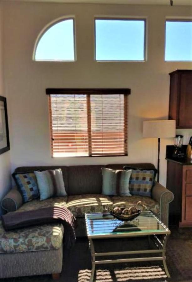 Sedona Pines Resort Exteriör bild Wood blinds