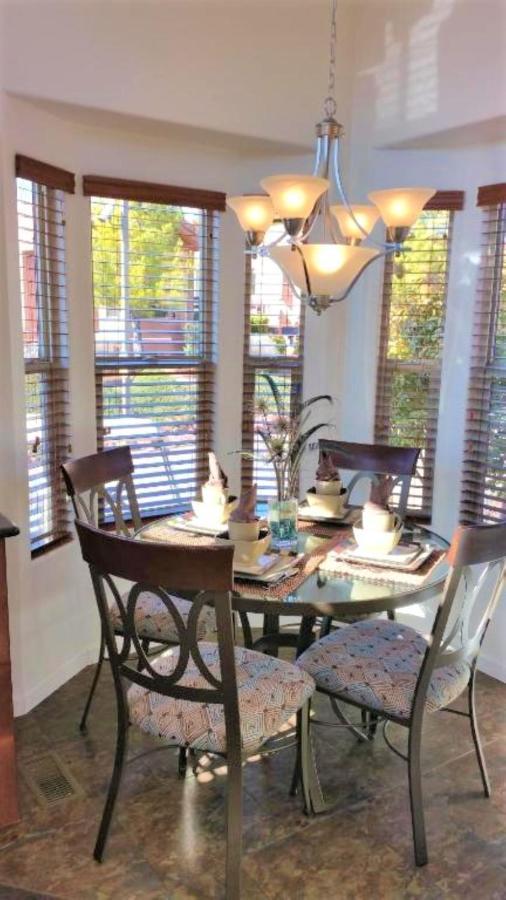 Sedona Pines Resort Exteriör bild A breakfast nook