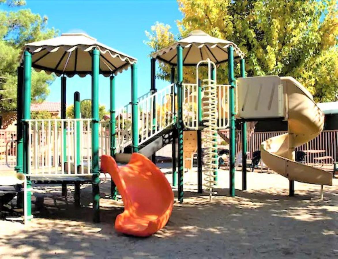 Sedona Pines Resort Exteriör bild Playground at the school