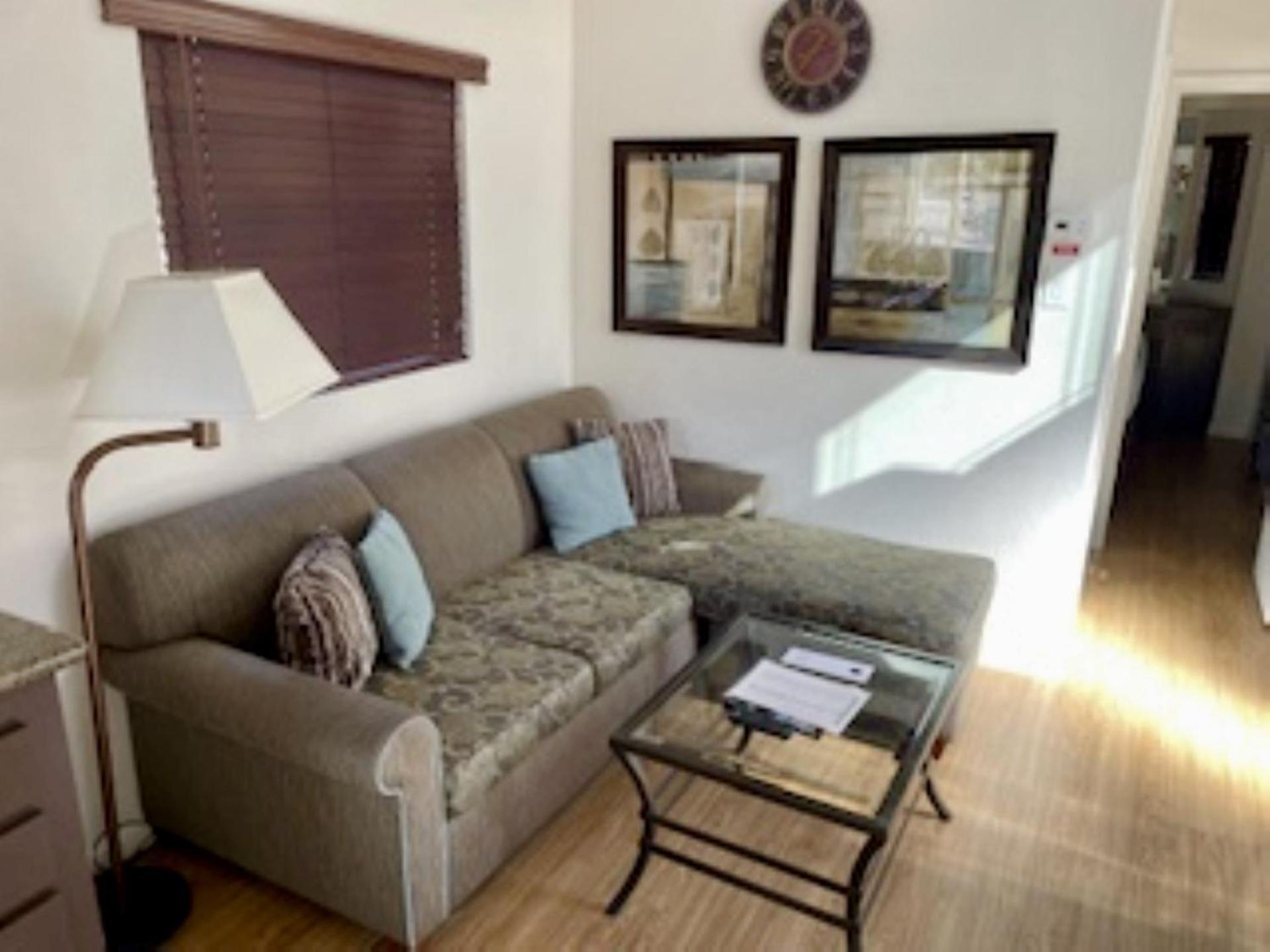 Sedona Pines Resort Exteriör bild Living room of a typical mobile home